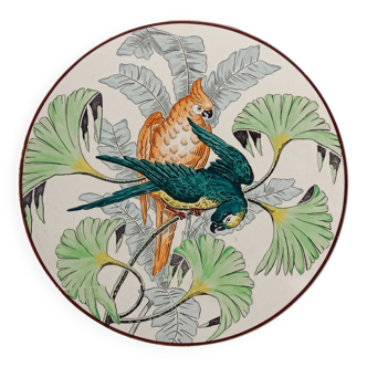Round dish circa 1900 Decorated with parrots in the jungle