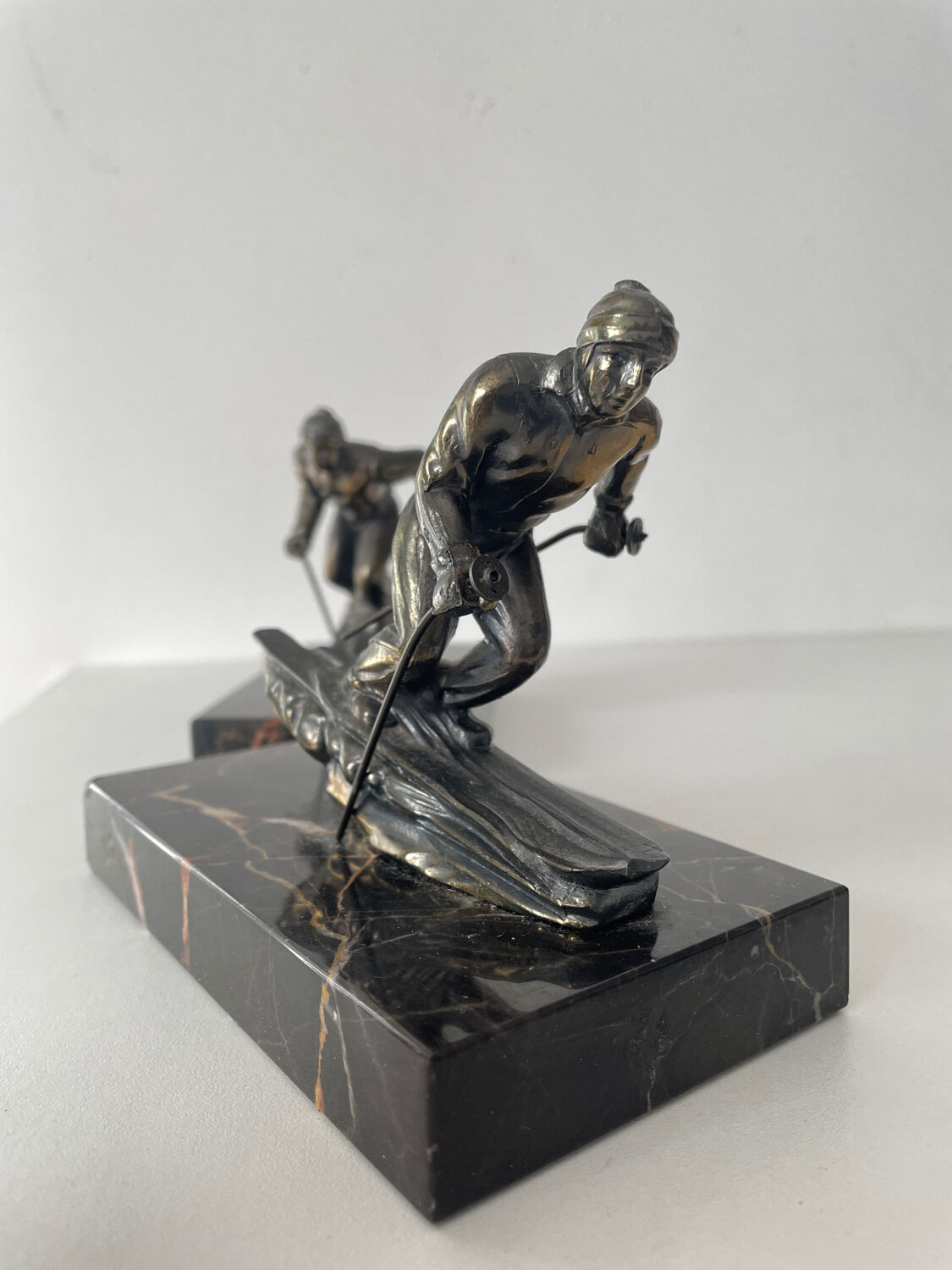 Greenhouse books Art Deco skiers