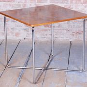 Table Bauhaus en noyer caucasien et chrome attribuée à Robert Slezák, tchèque, années 1930.