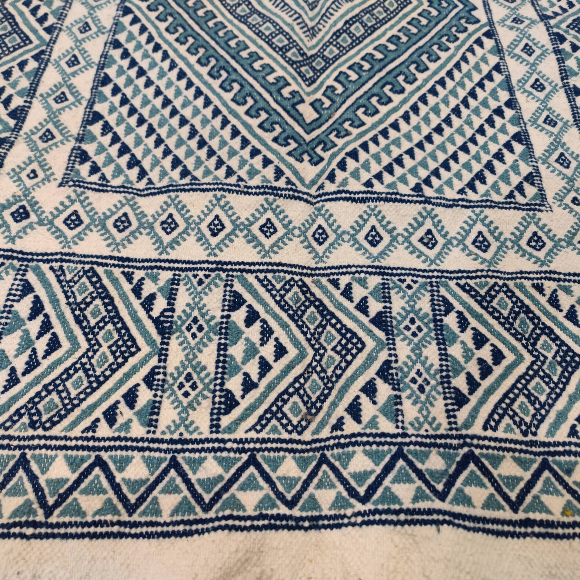 White and blue margoum rug hand-woven in natural wool
