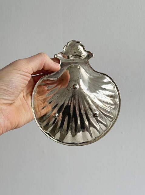 Metal shell catchall
