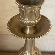 Paire de bougeoirs en laiton