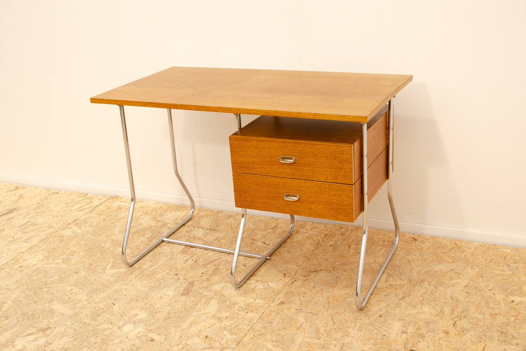 Bureau moderniste tchécoslovaque en chrome et bois, années 1950, Europe