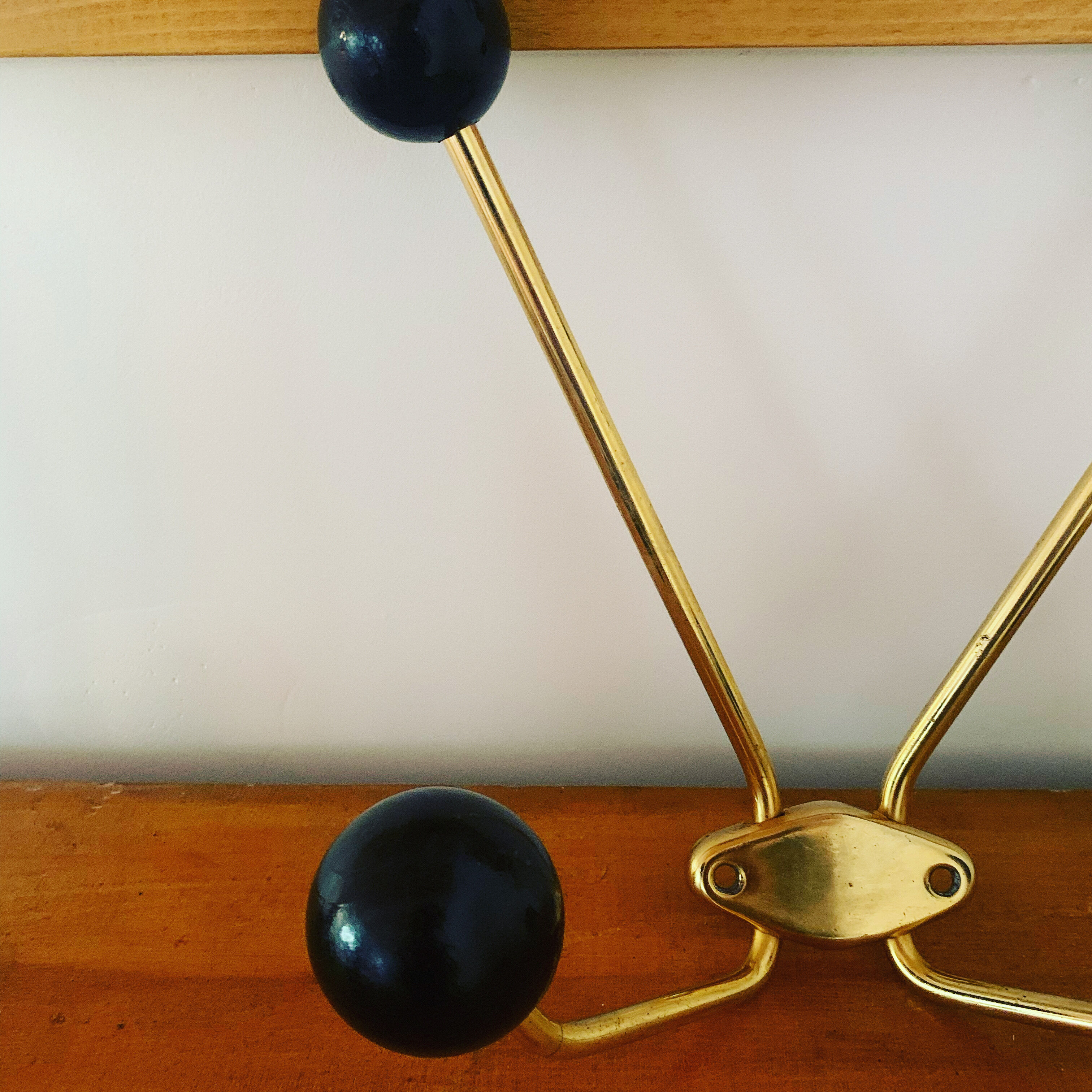 Quadruple patère vintage en laiton et bois