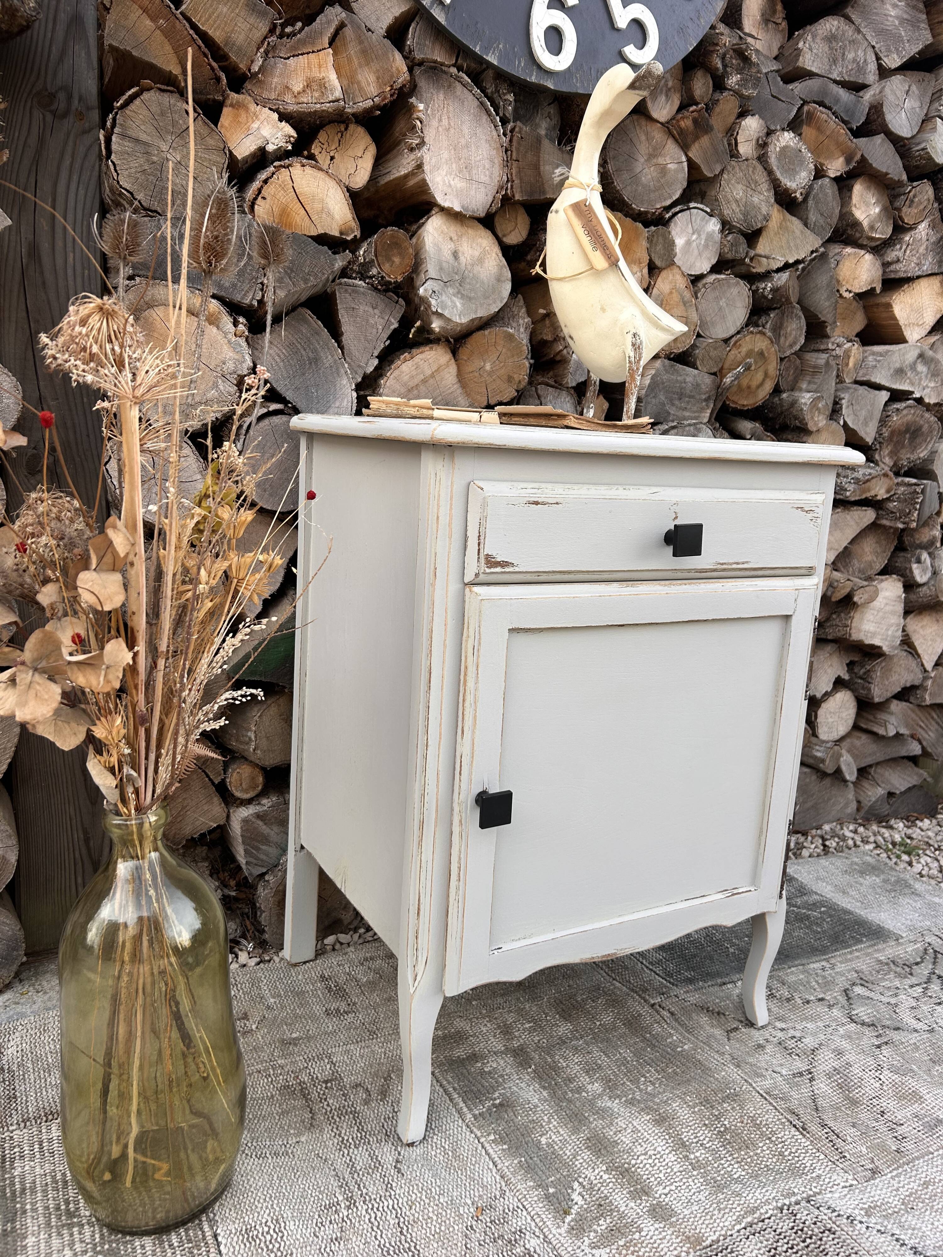 Meuble de rangement ancien rénové