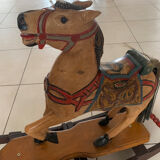 Ancien cheval à bascule