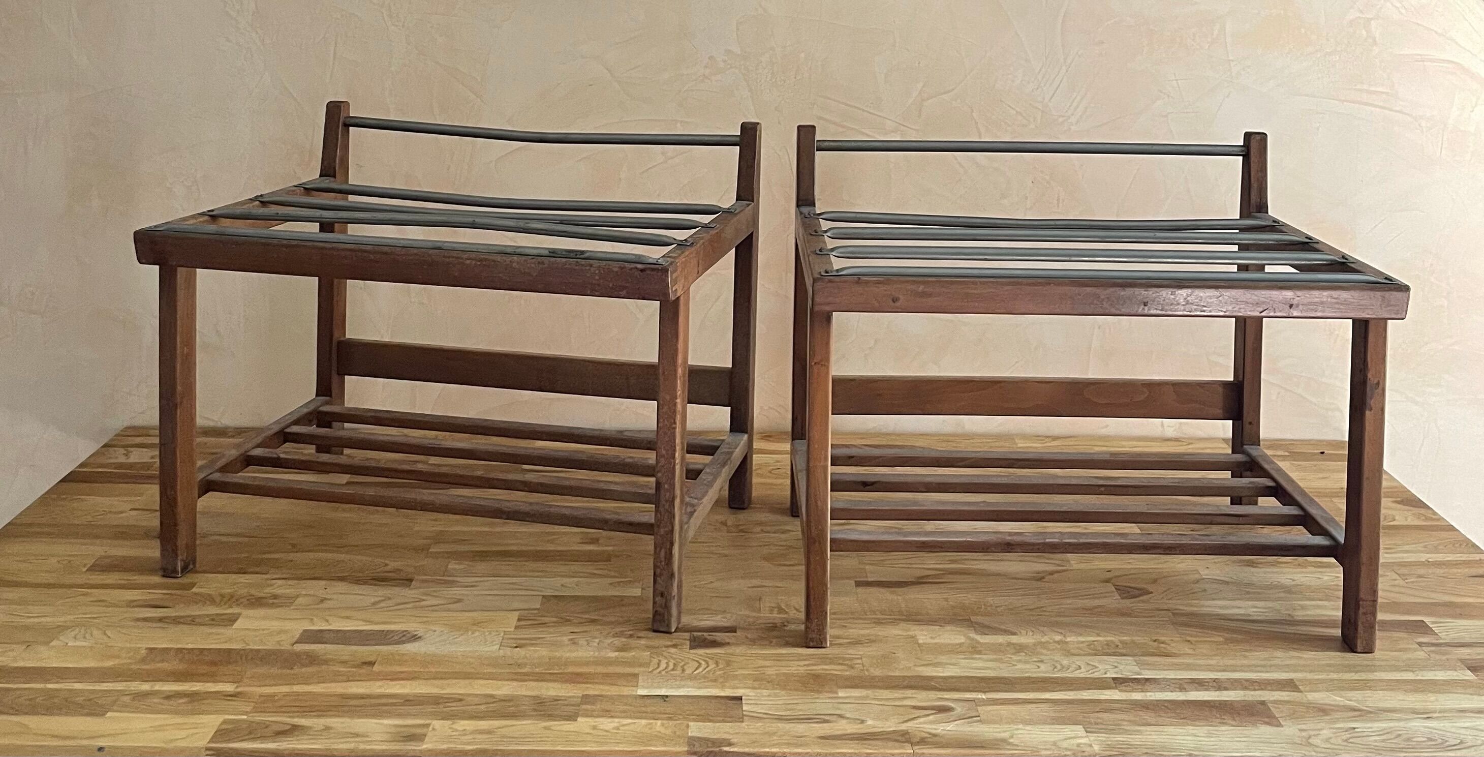Pair of suitcase holders