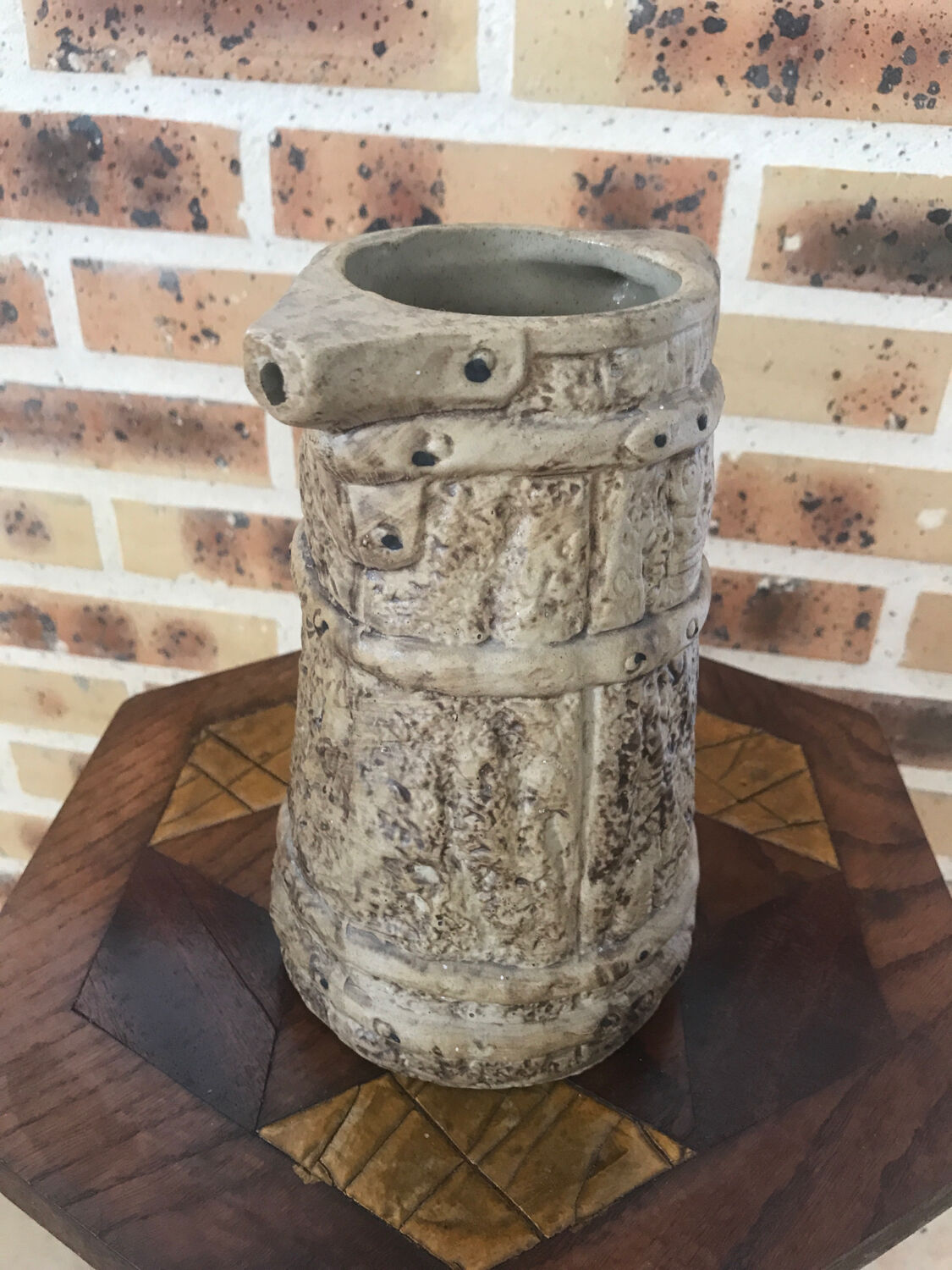 Pichet poterie médiévale hillstonia