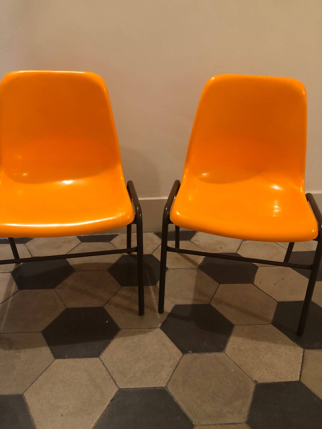 Lot de chaises vintage 70 , marque Aigfa