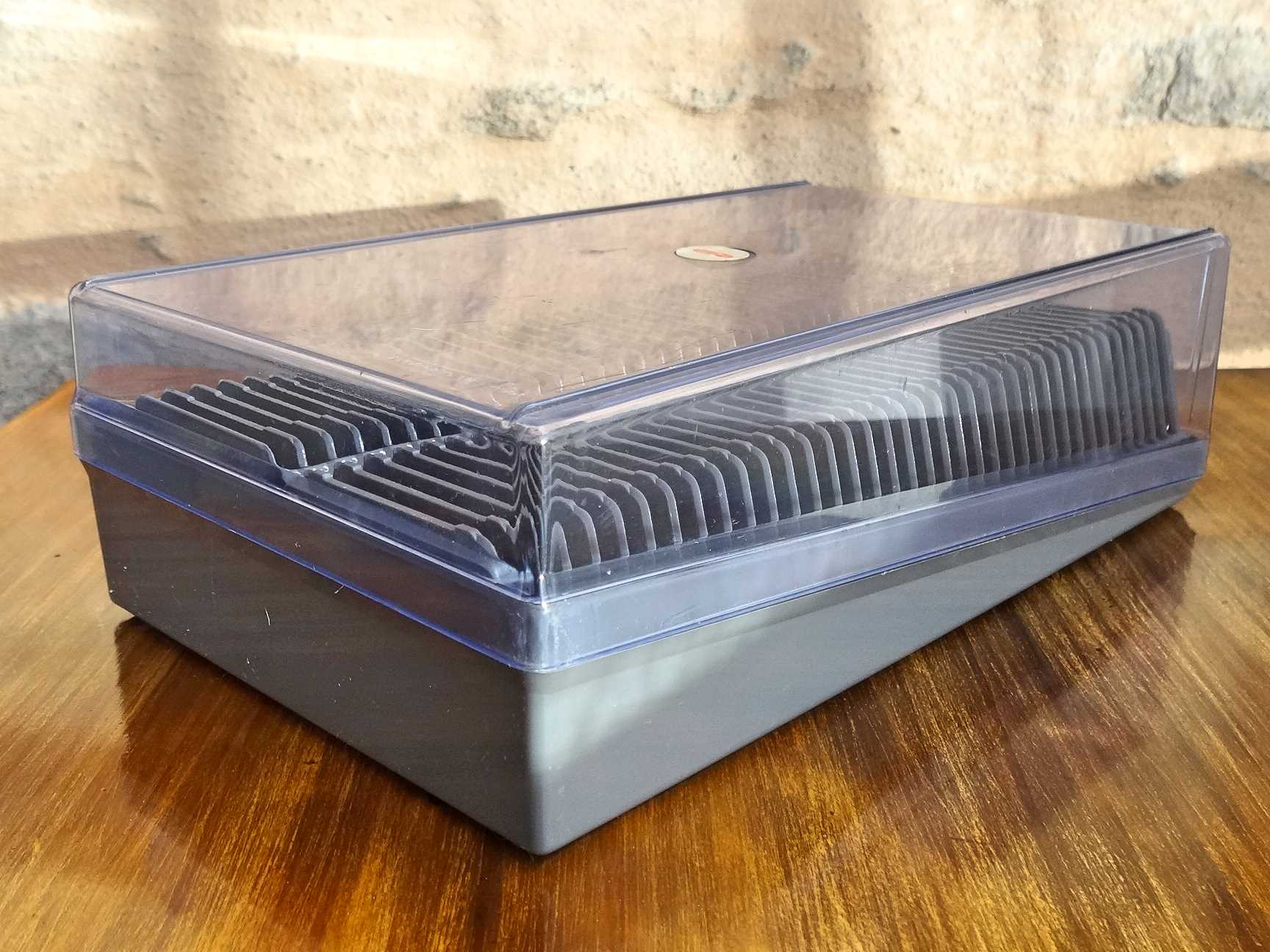 Voigtländer VP135 AF slide projector with manual and two magazines