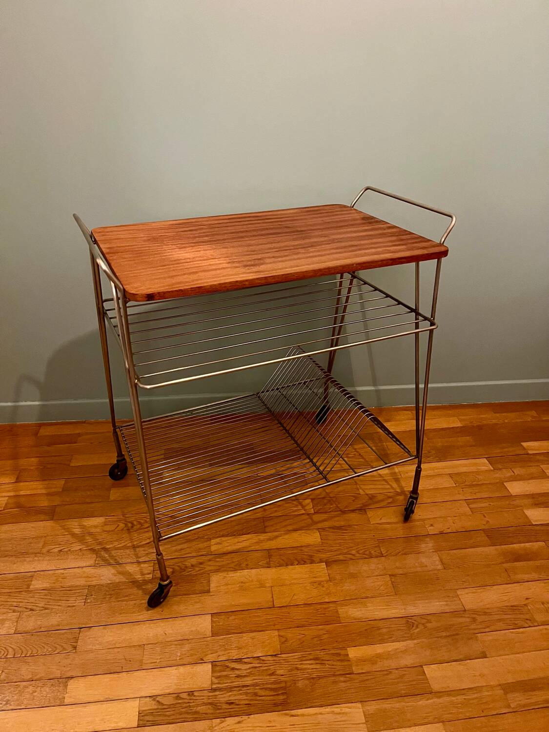 Vintage 70 Vinyl Serving