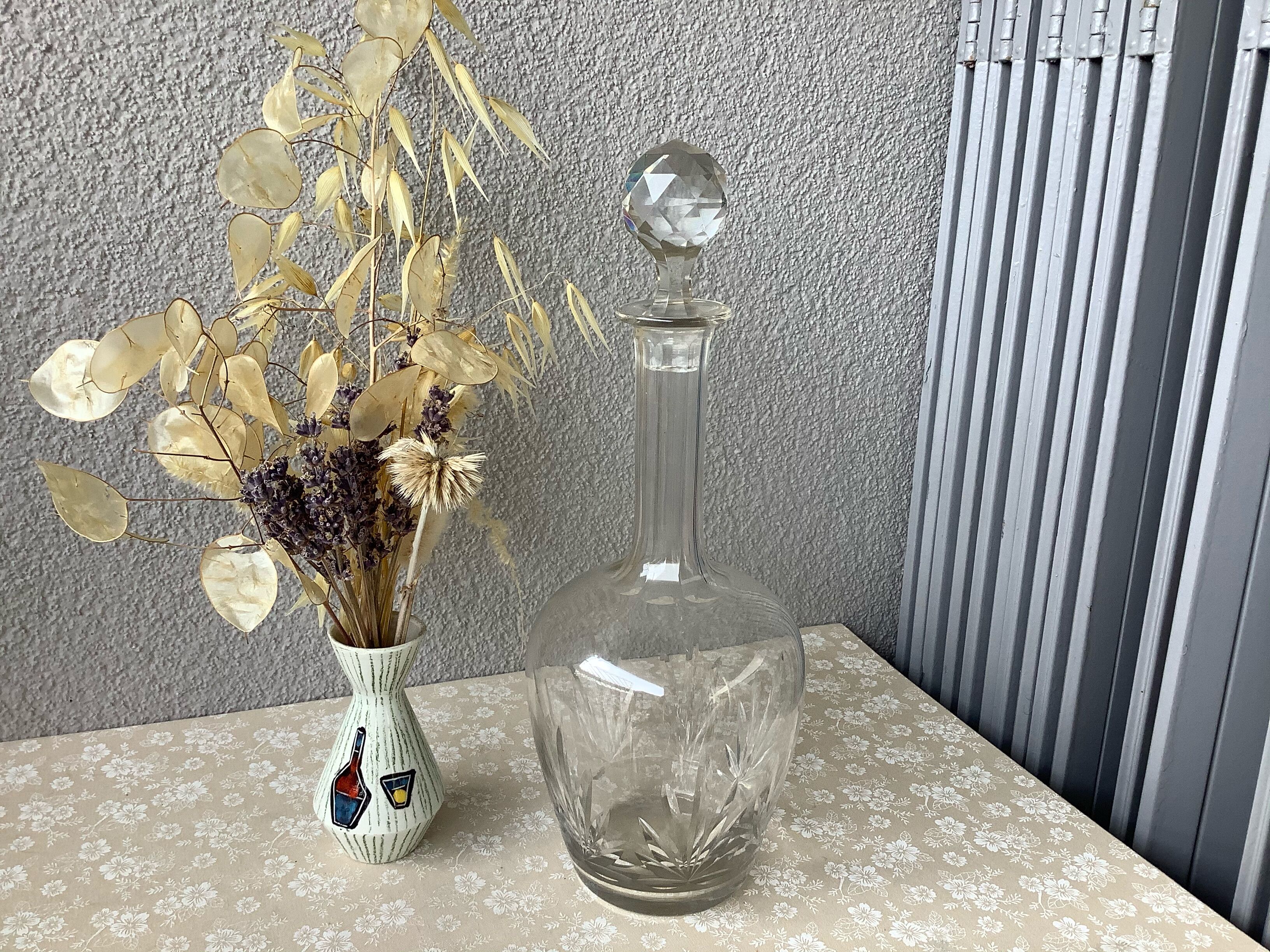 Carafe to decant the blown crystal wine