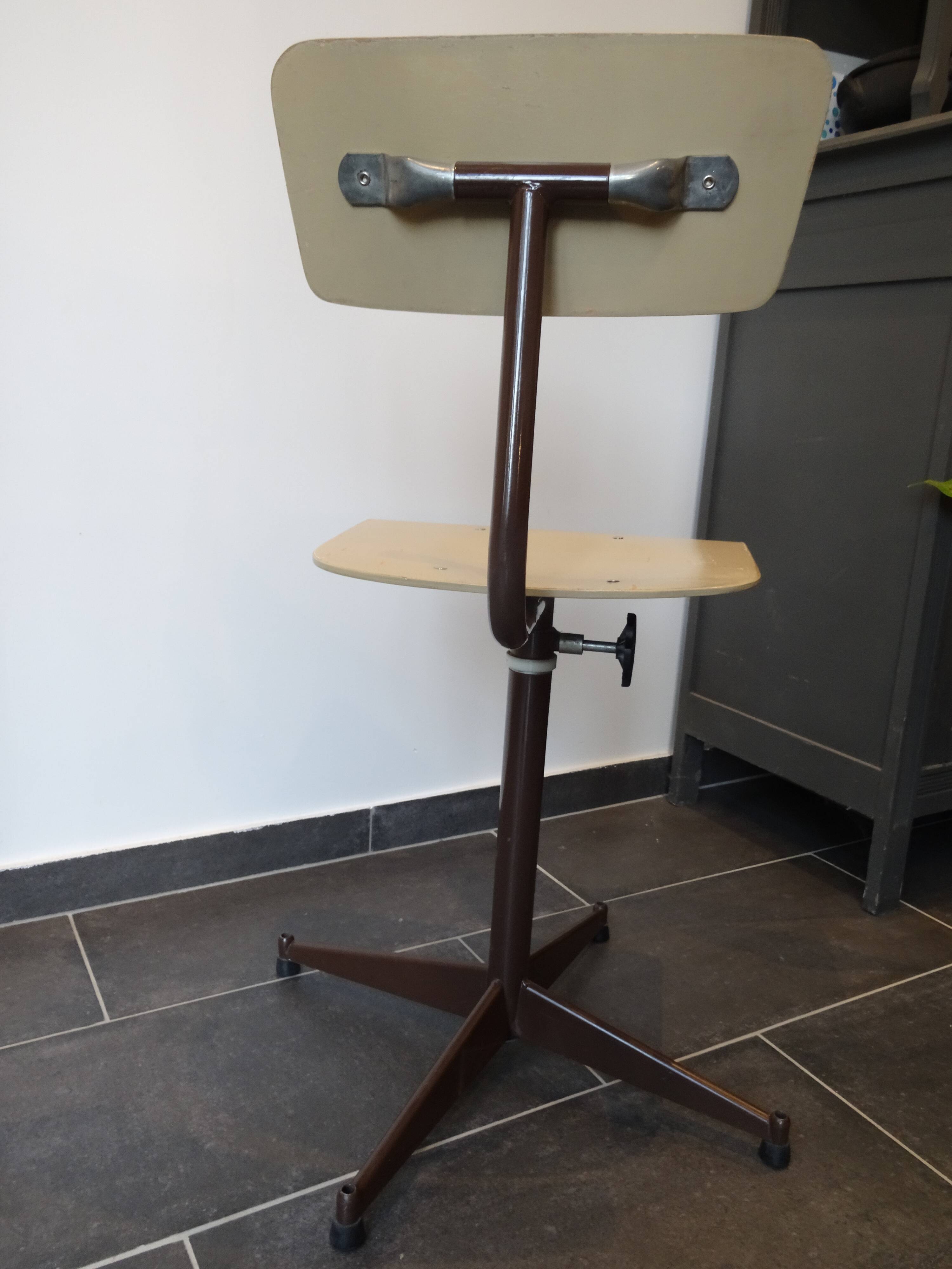 Industrial swivel chair