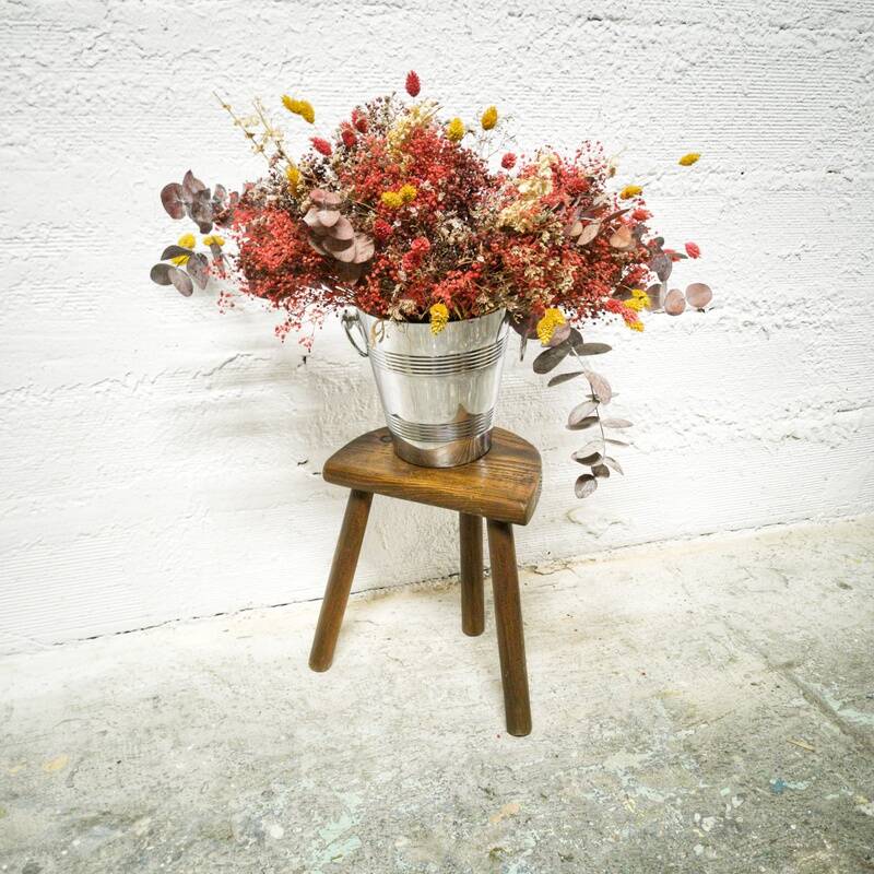 Tripod cowherd stool