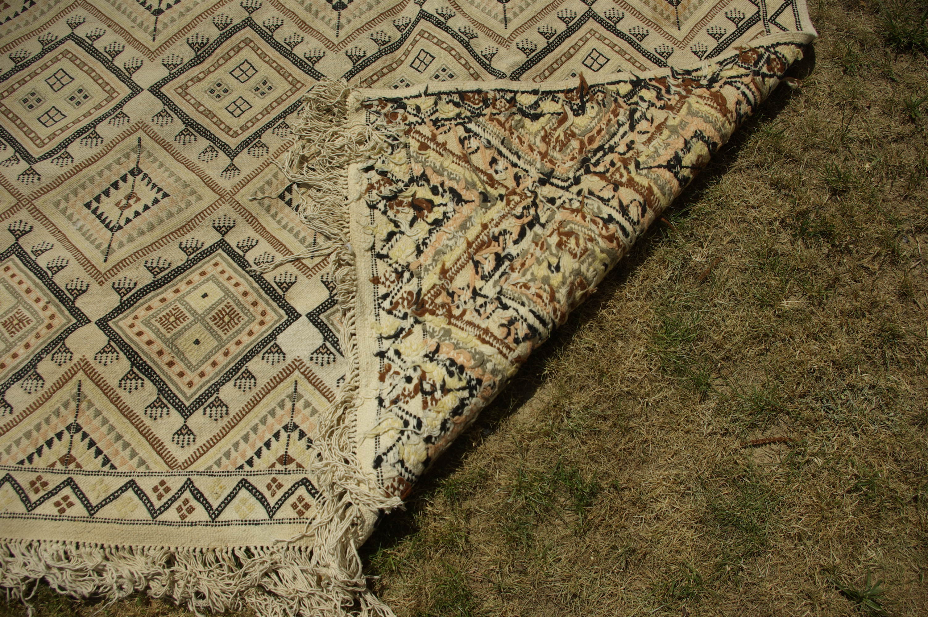 Tunisian carpet 335 cm x 225 cm