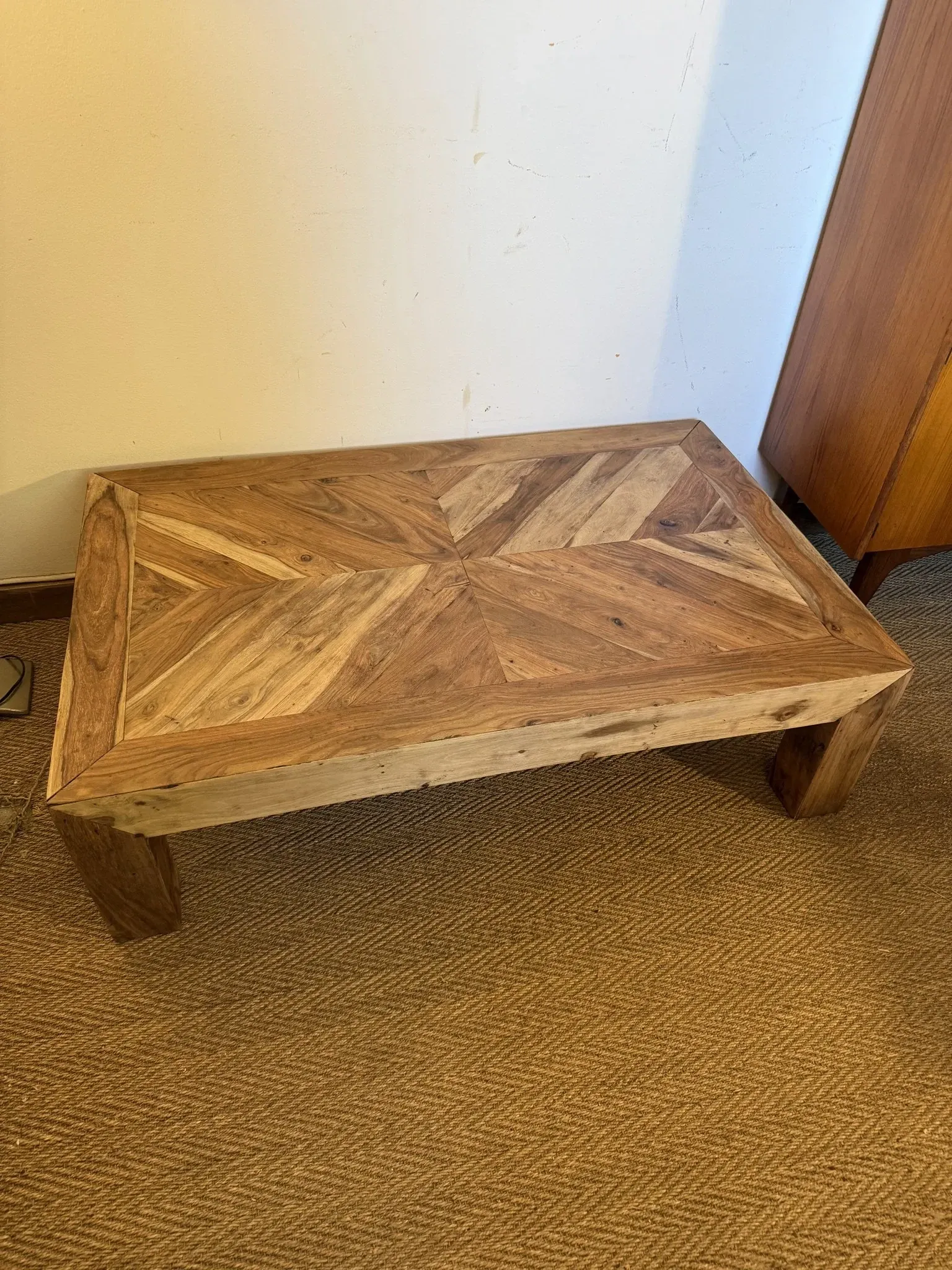 Large coffee table made of solid sheesham wood, with a diamond point marquetry top.