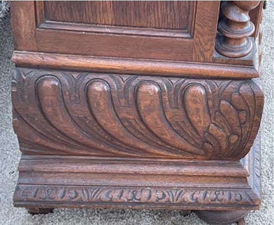 Louis XIII style showcase