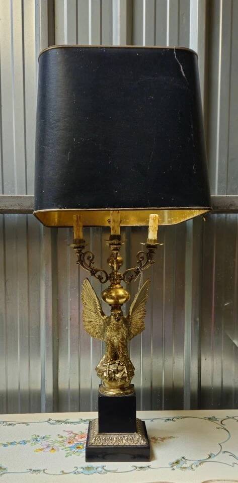 Very large Empire lamp / Egyptian Revival in gilded bronze with an eagle.