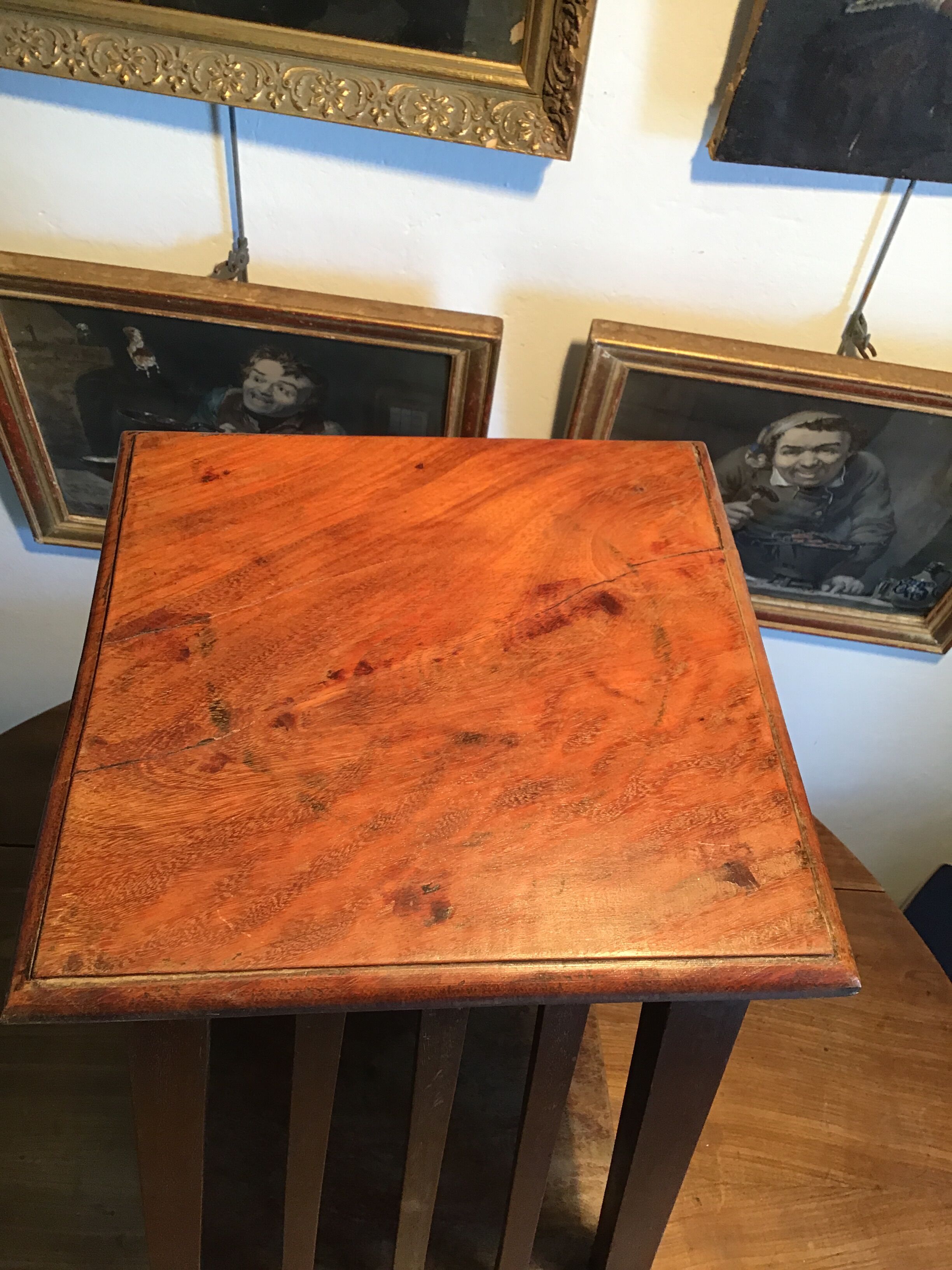 Sellette style art and crafts