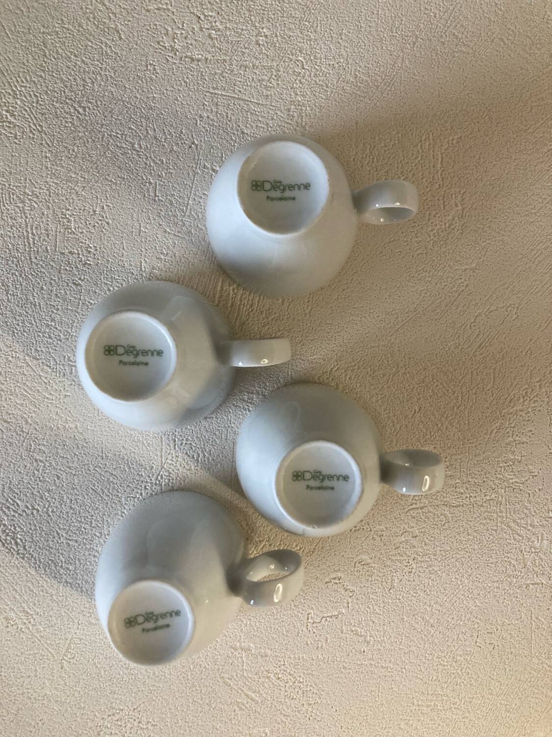 Tasses et Sous-tasses Guy Degrenne modèle Modulo blanc