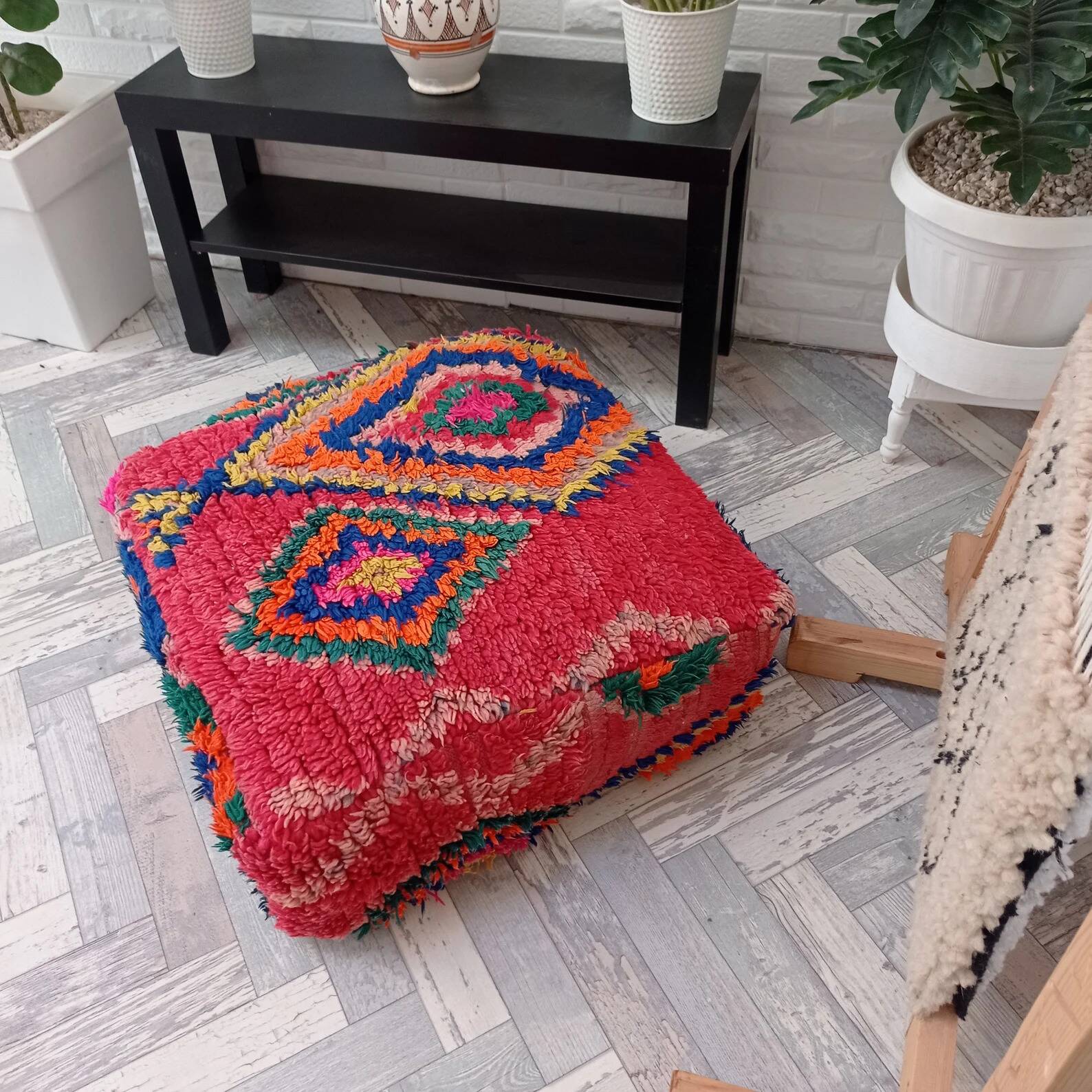 Handmade Berber pouf in wool 60 X 60 X 20 CM