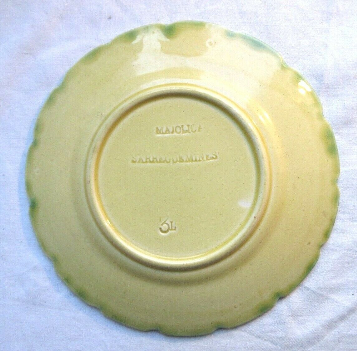 Art Nouveau plate, Majolica Sarreguemines: Vine leaves and grapes