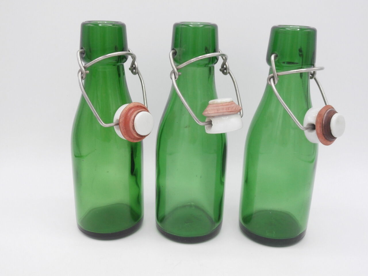 Suite of 3 small bottles