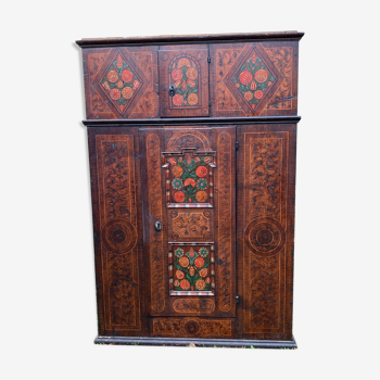 Armoire peinte ancienne