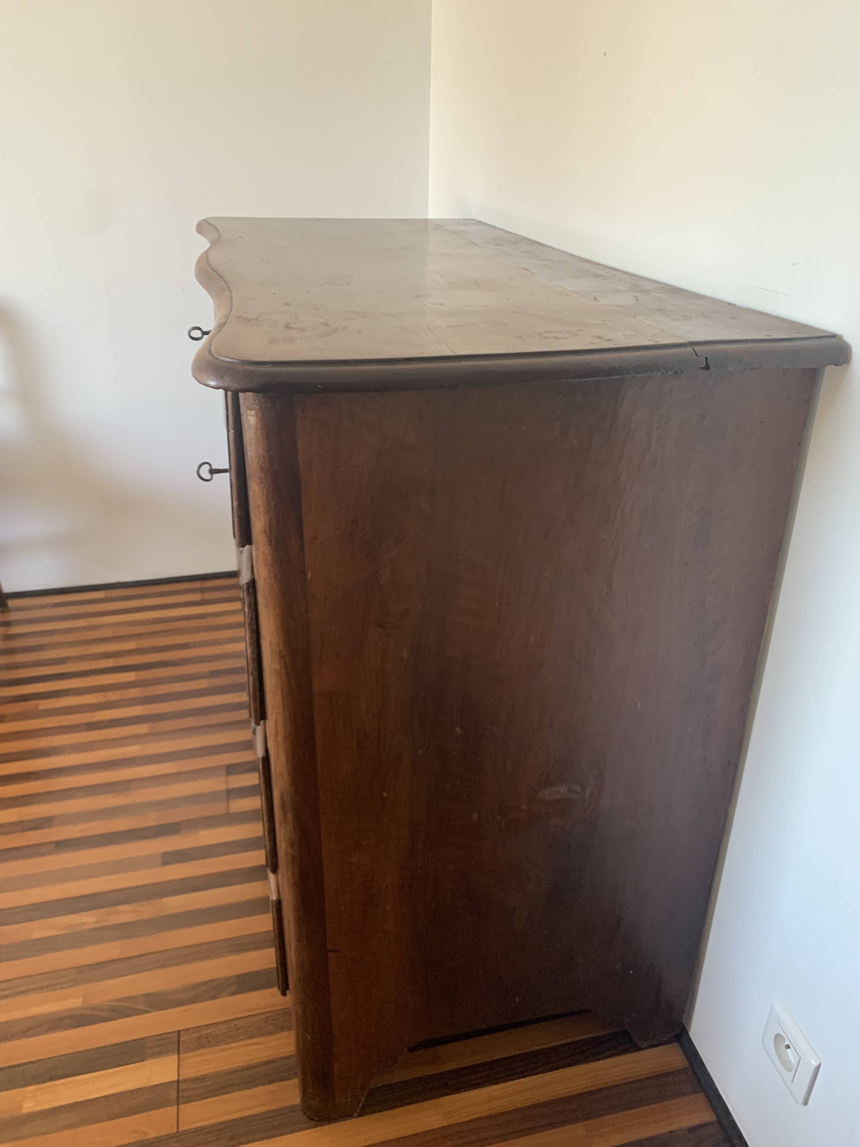 Antique curved commode in solid wood in the Louis XV style – 4 drawers