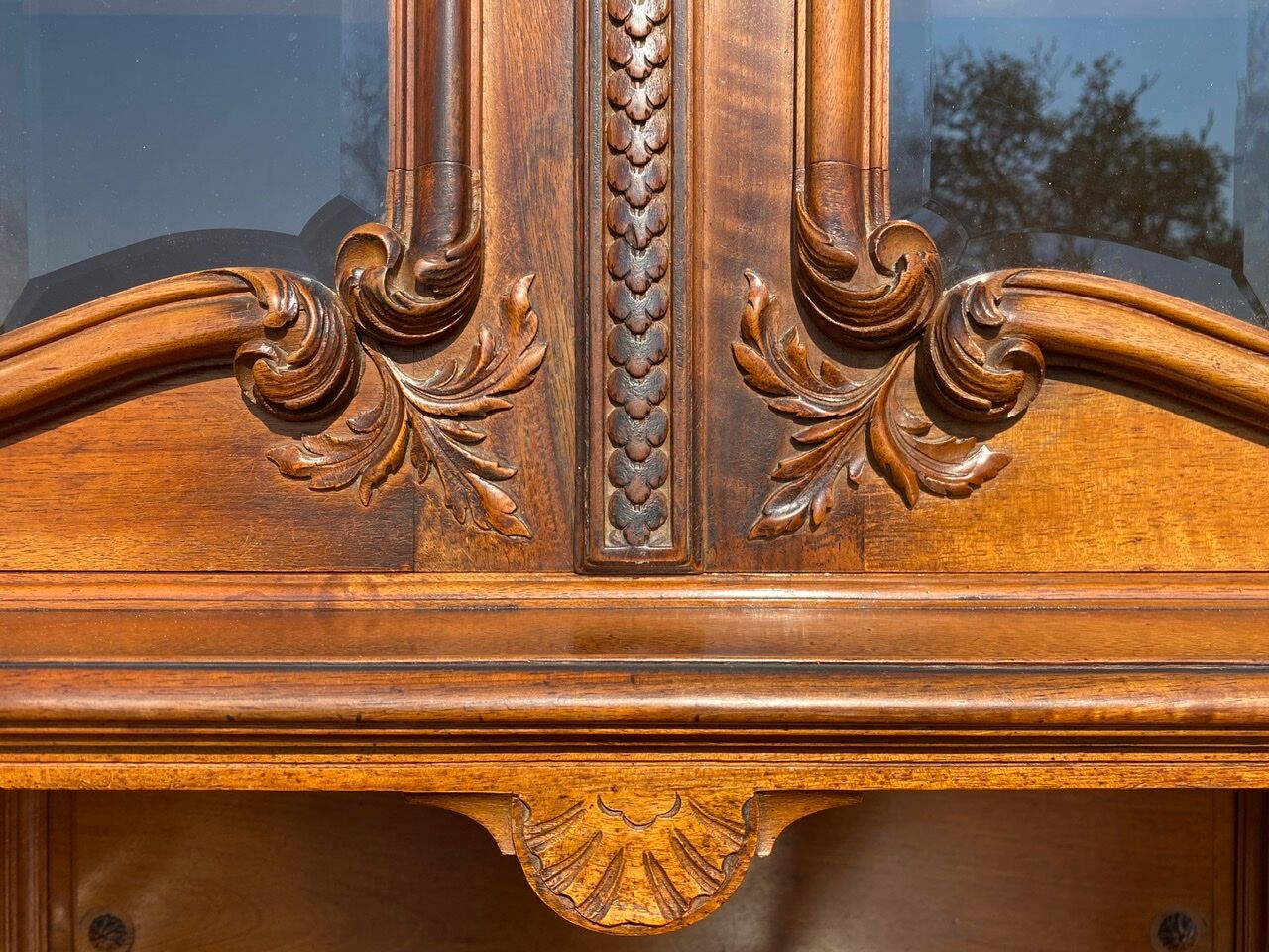 Buffet en noyer style Louis XV /Louis XVI