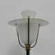 Lampe vintage sur pied avec abat-jour en verre et abat-jour en acier perforé