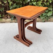 Tables gigognes scandinave vintage en teck par "Victor B Wilkins"