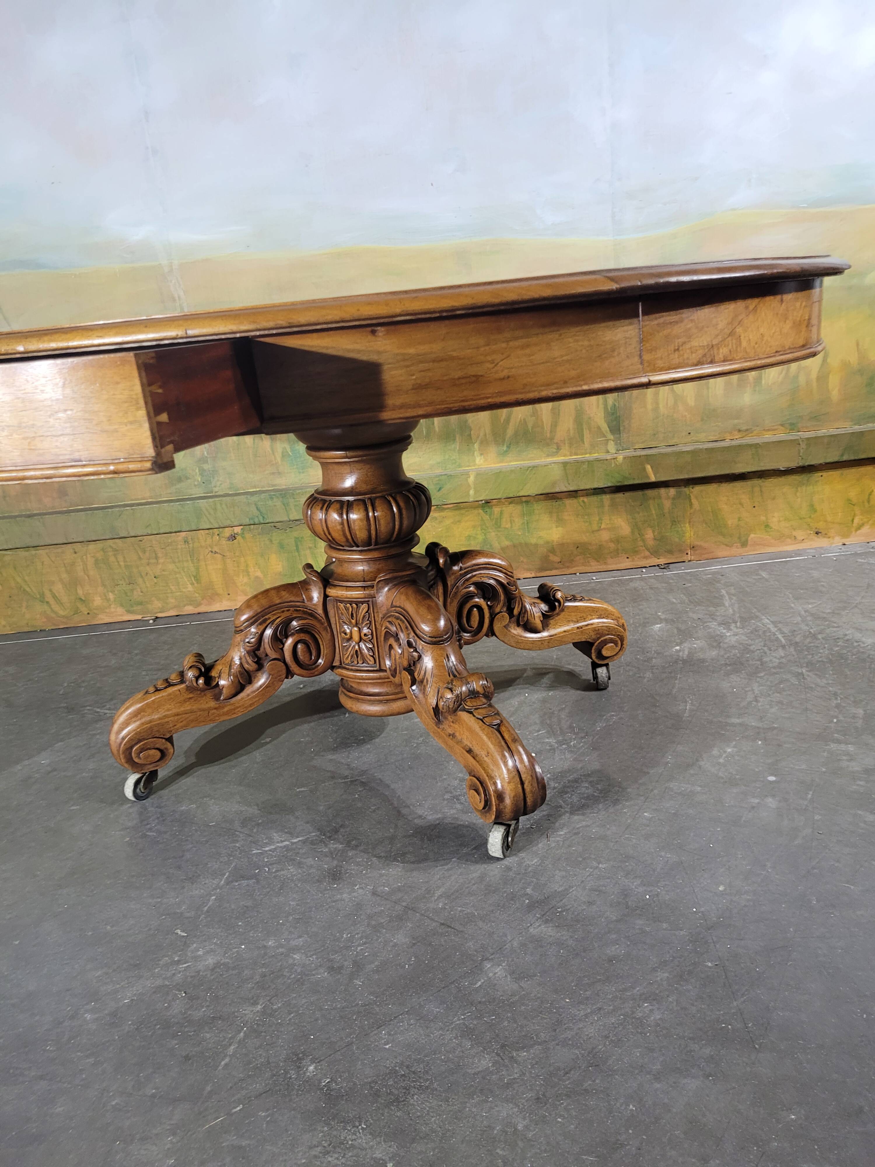 19th century walnut pedestal table with central leg