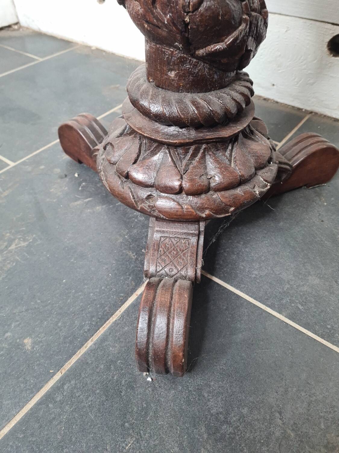 Pedestal table, oak coffee table