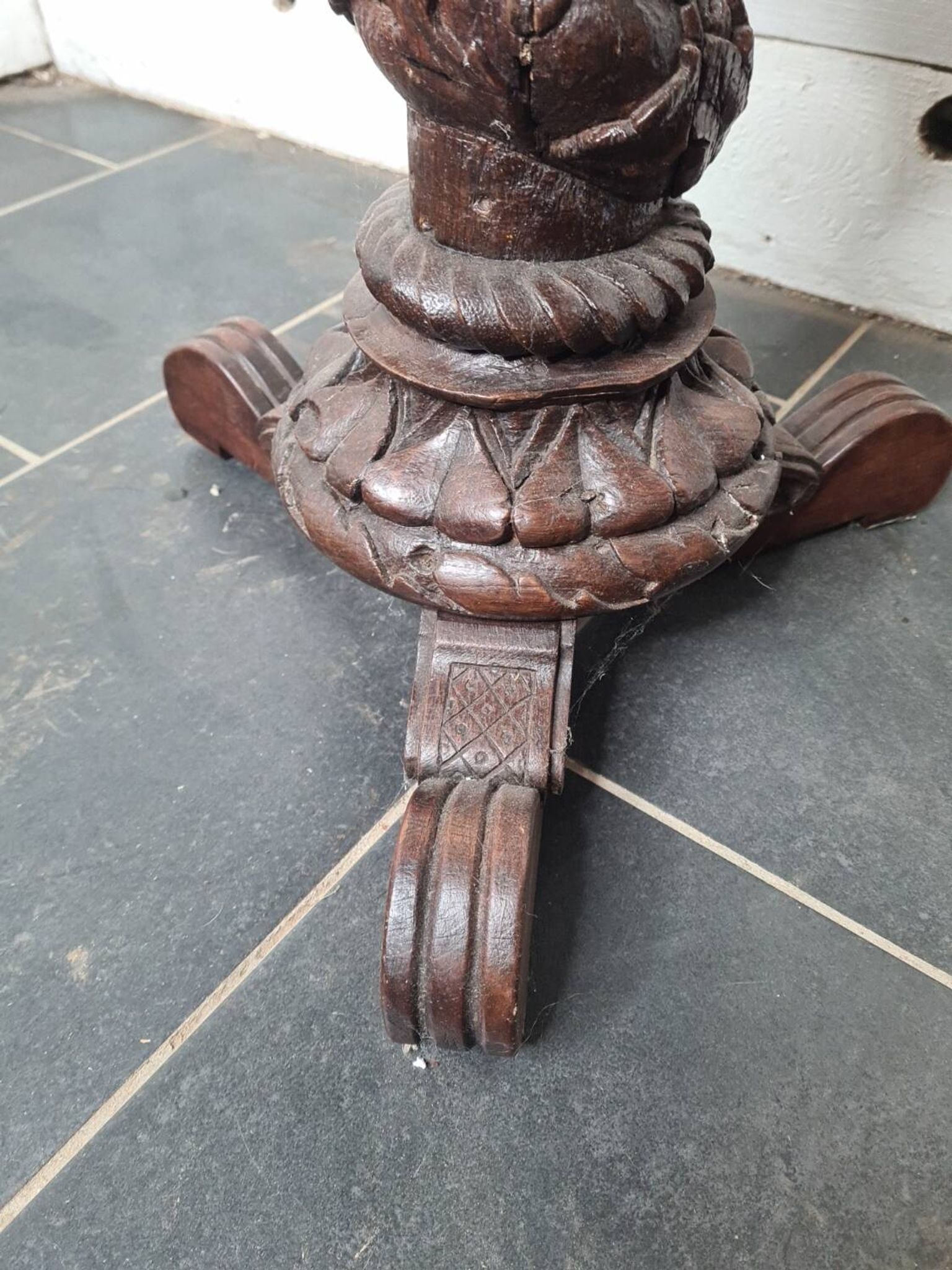 Pedestal table, oak coffee table