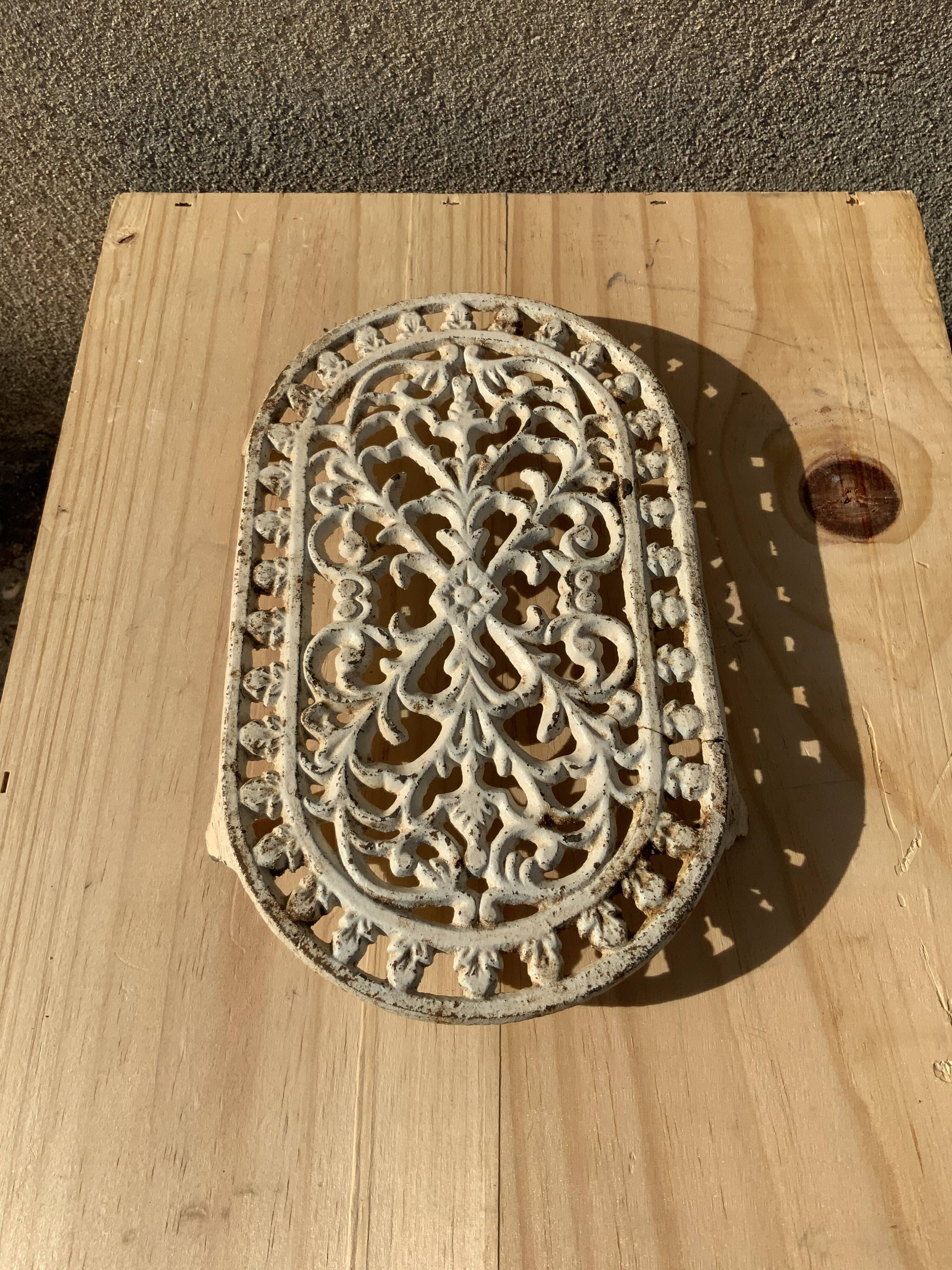 Old oval enamelled cast iron trifle soap holder