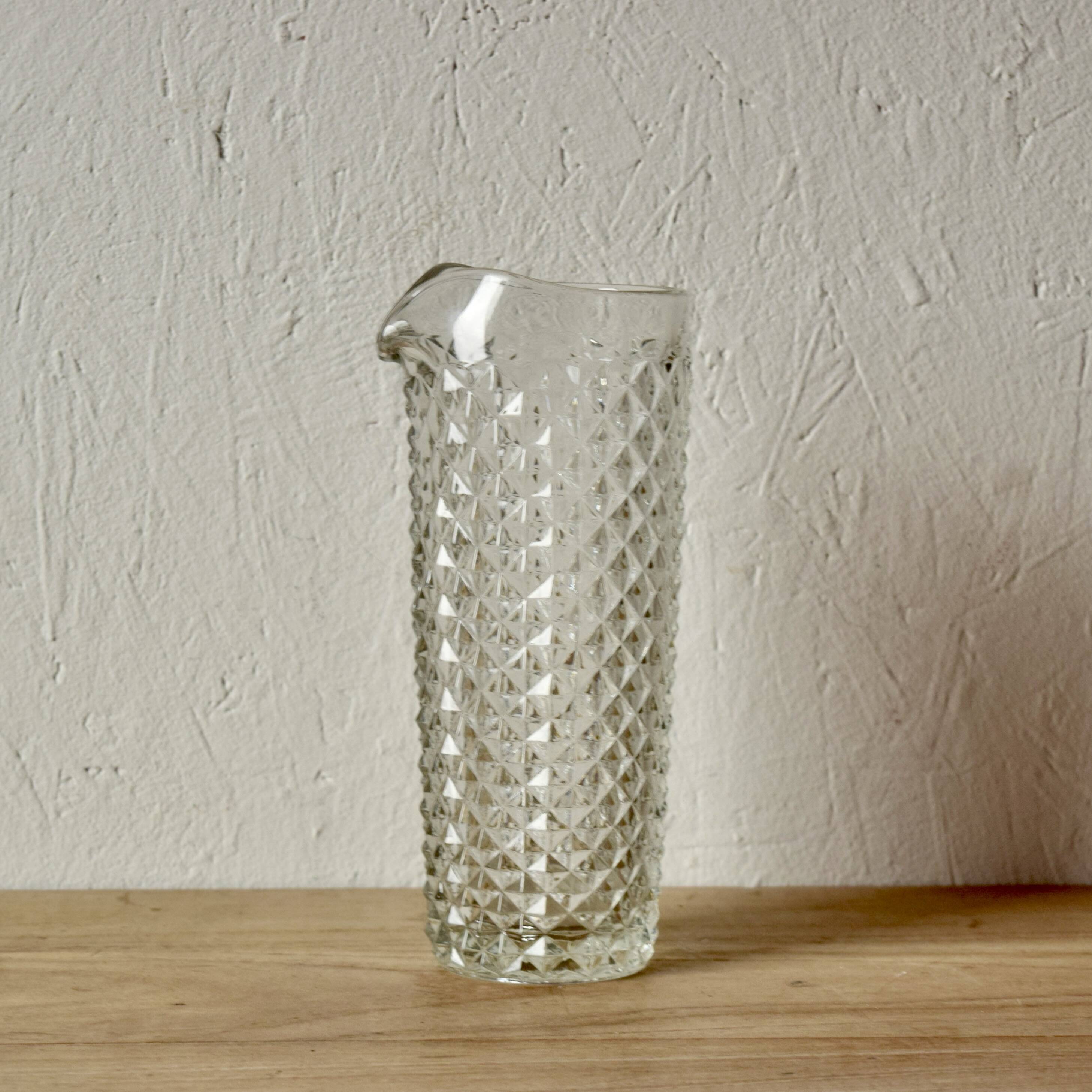Carafe en verre moulé vintage