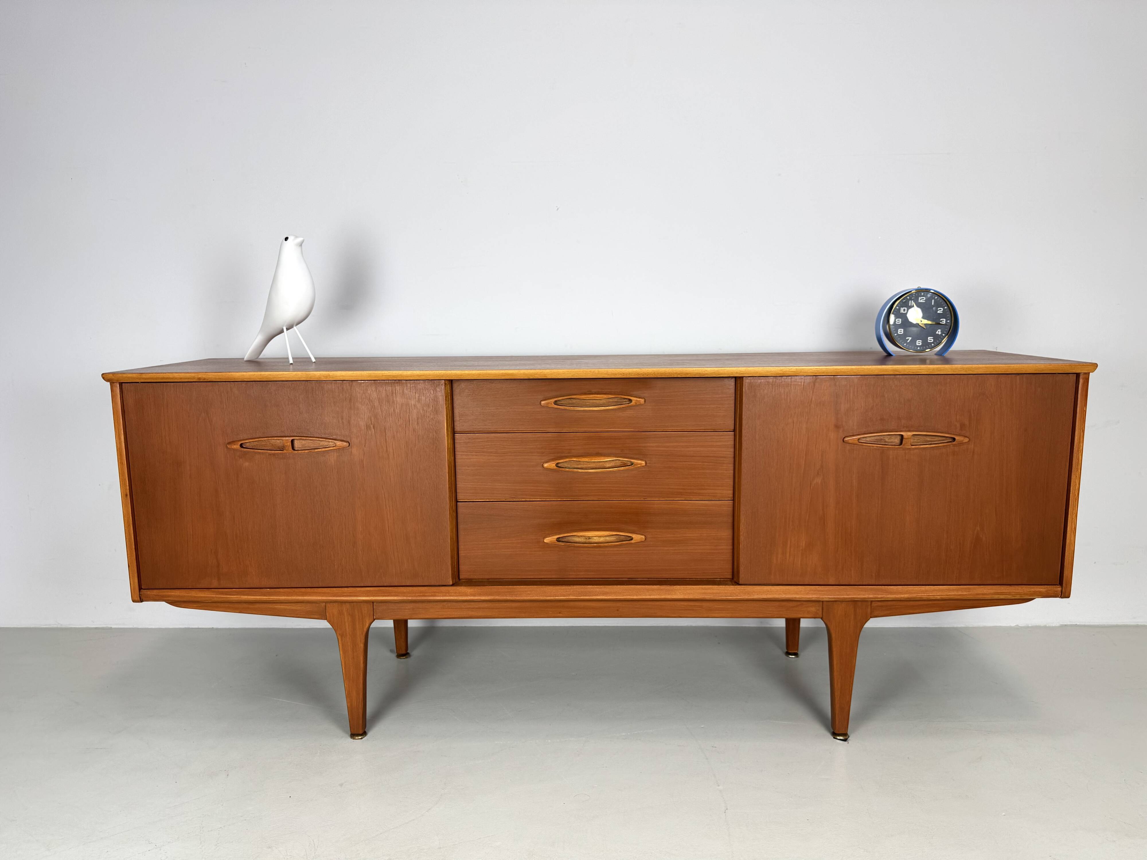 Buffet vintage par Jentique des années 1960.