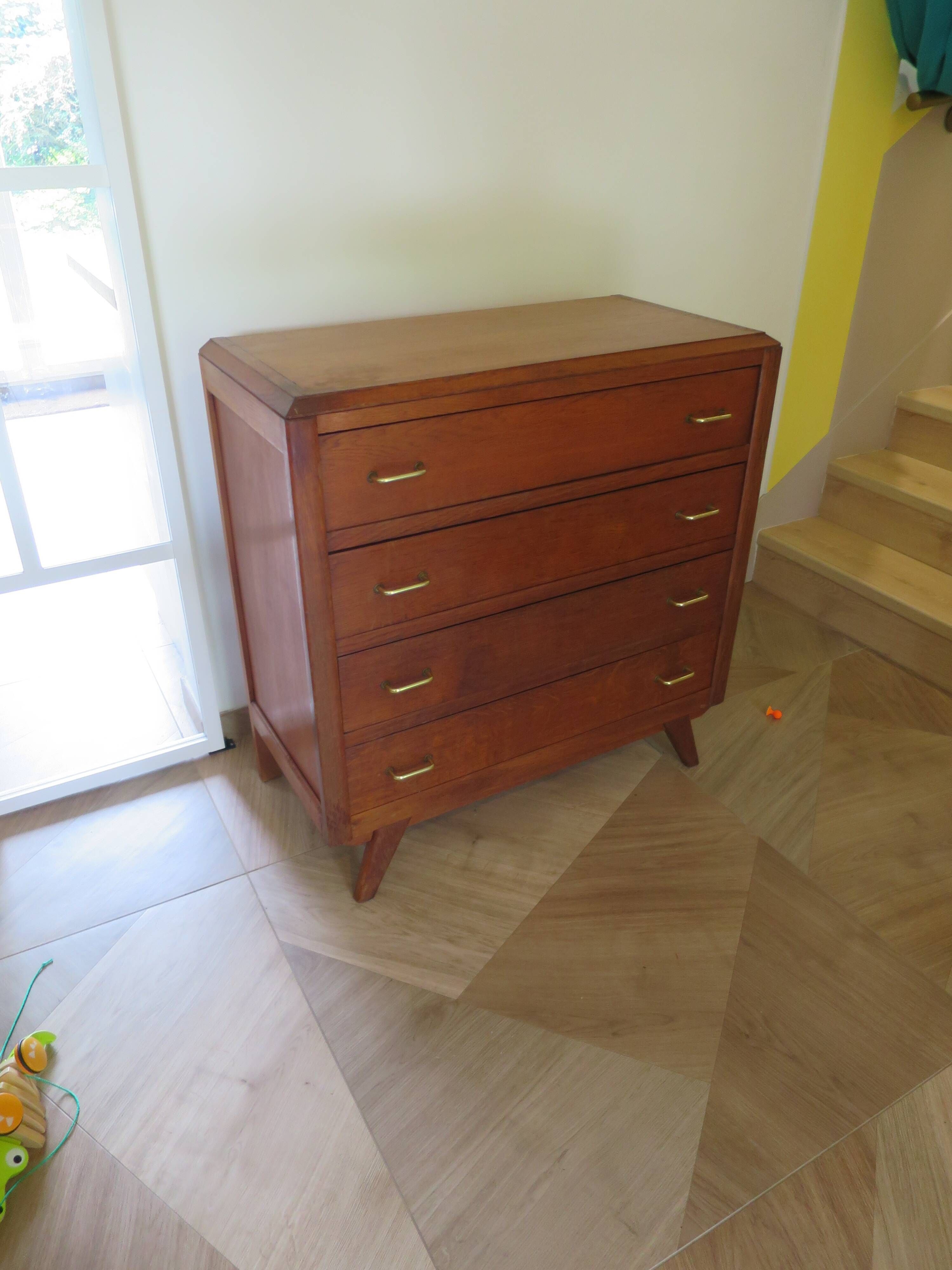 Pretty vintage chest of drawers - 4 drawers - 1960s - refined Scandinavian style - medium oak color