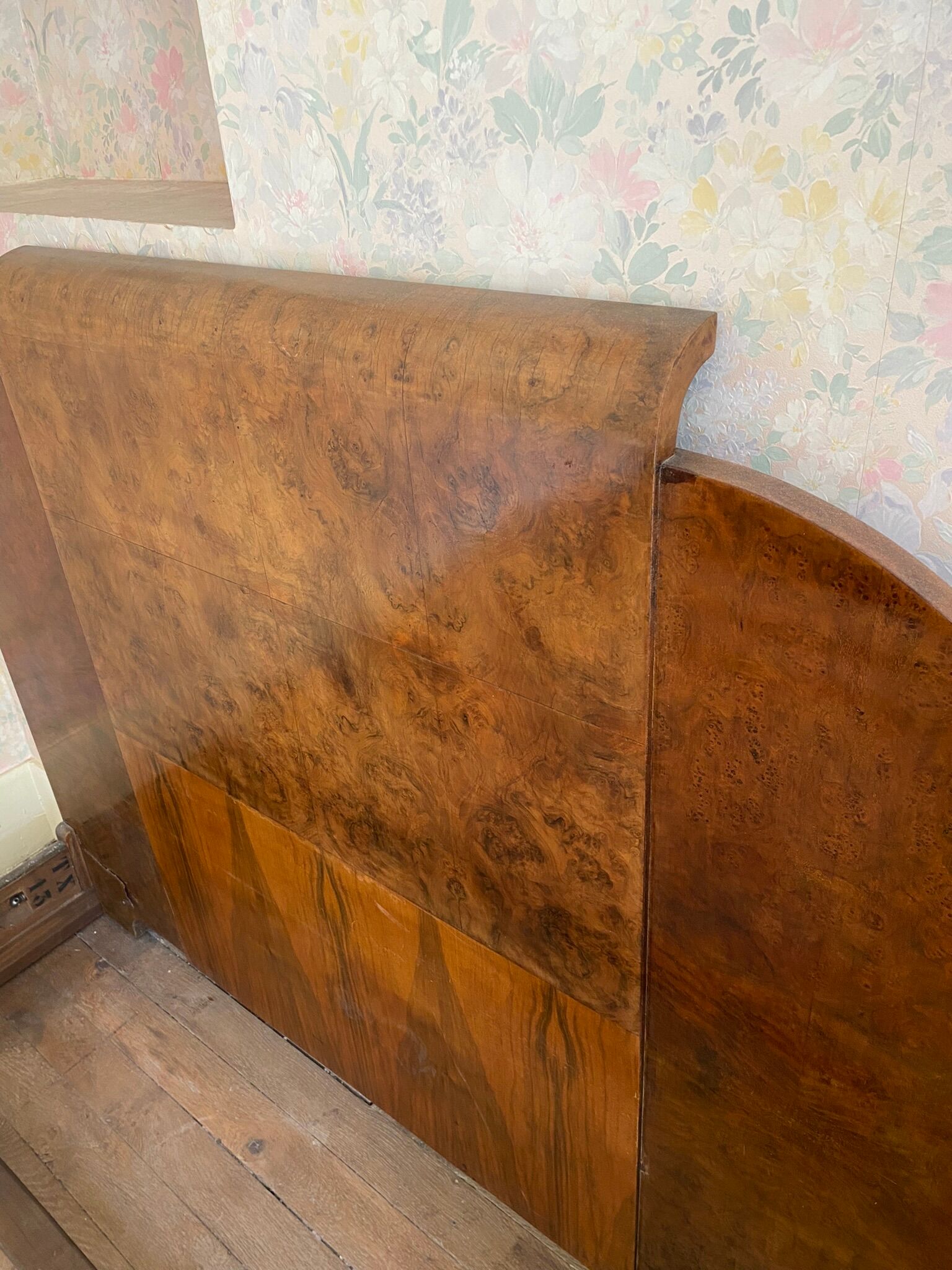 Art deco bed dating from the 30s in Ronce de Noyer