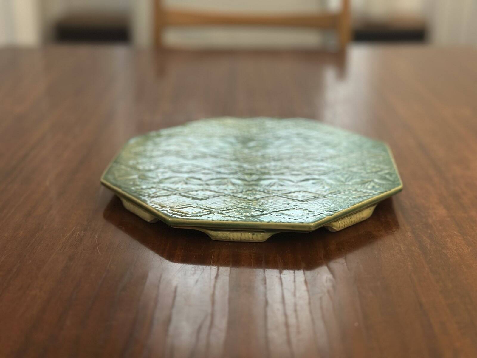 Large dessous de plat en céramique de Annick Séguret