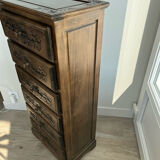 Chiffonnier en bois sculpté