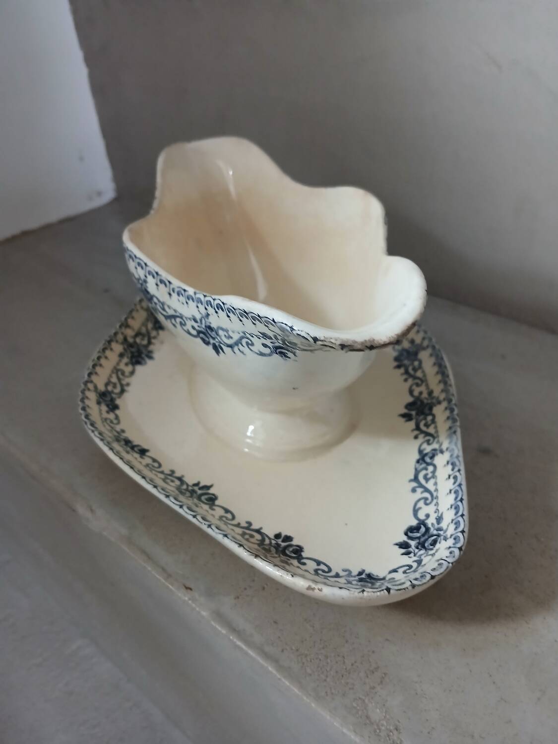 Old Terre de fer sauce boat