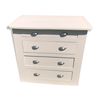 Chest of drawers.