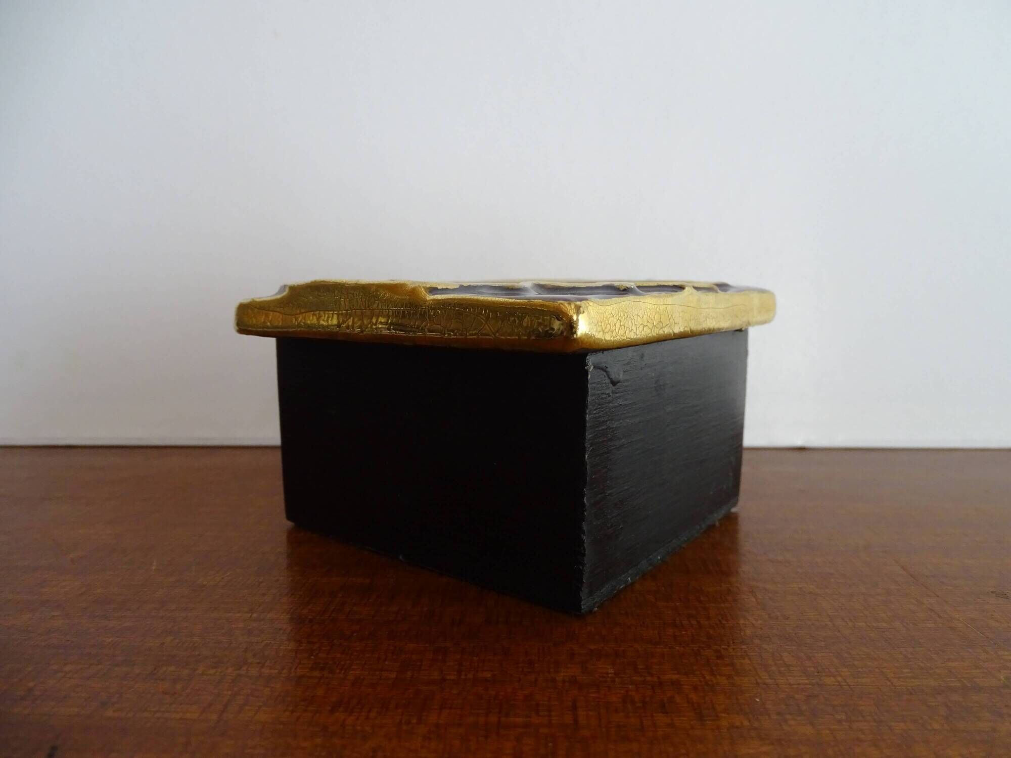 Mithé Espelt jewelry box 1960 - Ceramic and wood peony flower and gold decoration