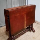 Drop-leaf table called get leg