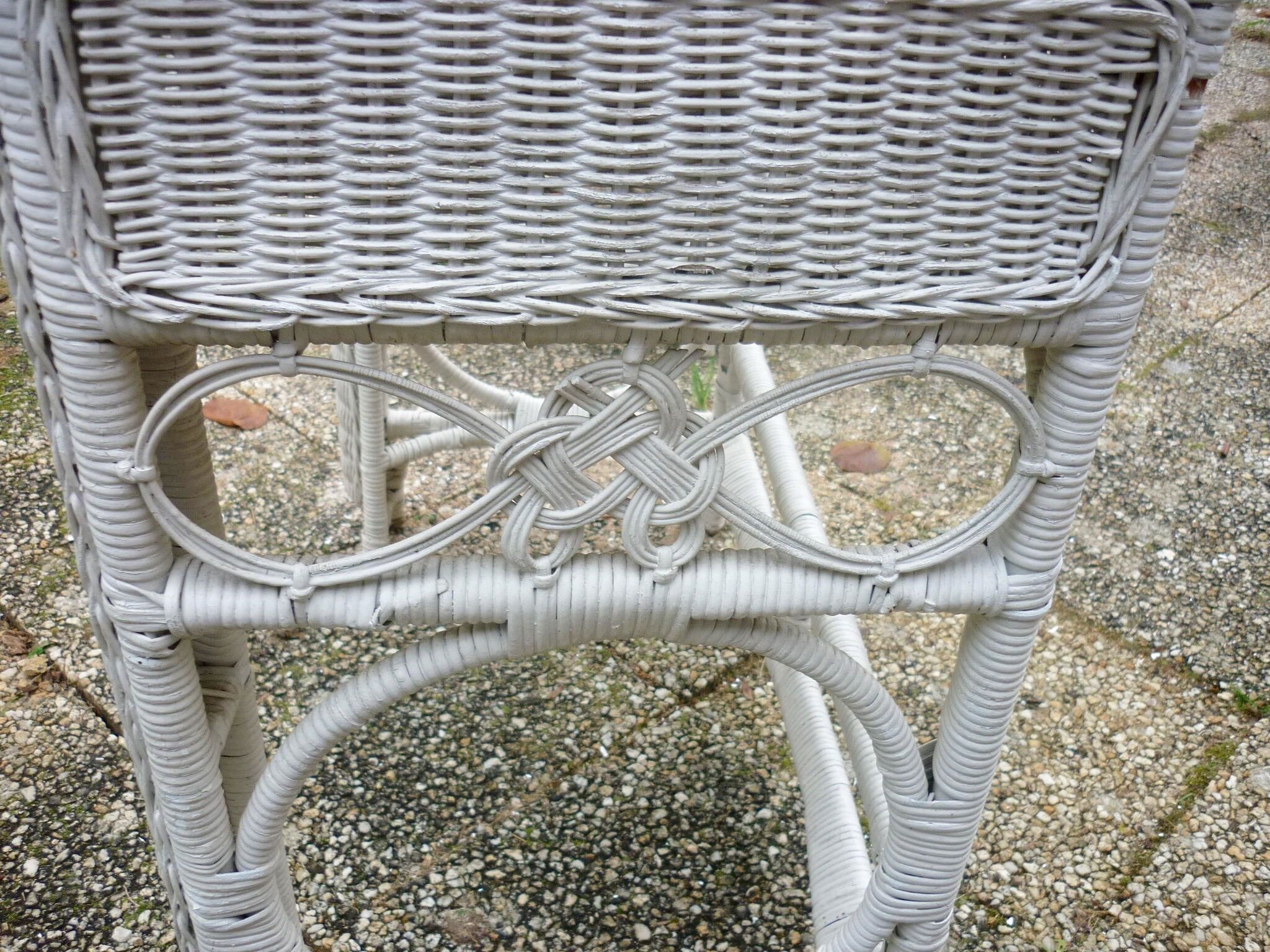 Coiffeuse en rotin blanc vintage années 60-70