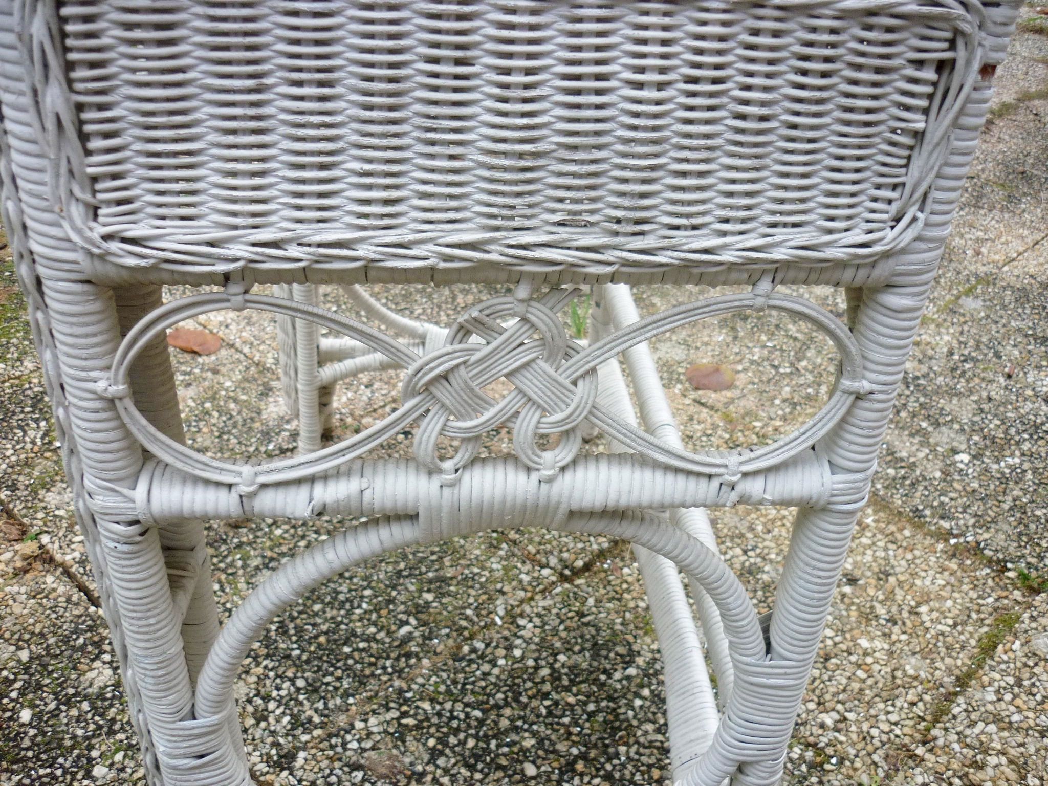 Coiffeuse en rotin blanc vintage années 60-70