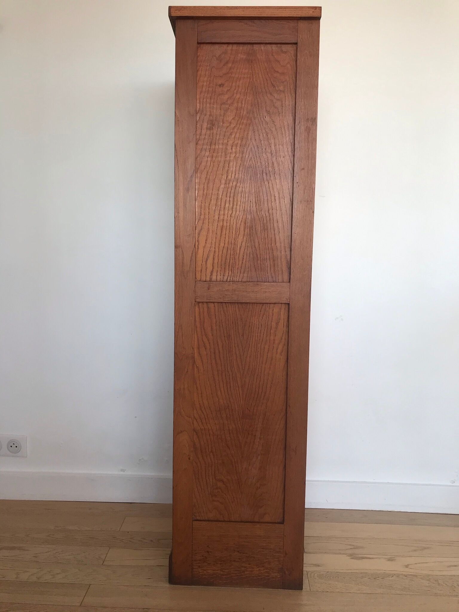 Vintage curtain binder in solid brown oak year 50