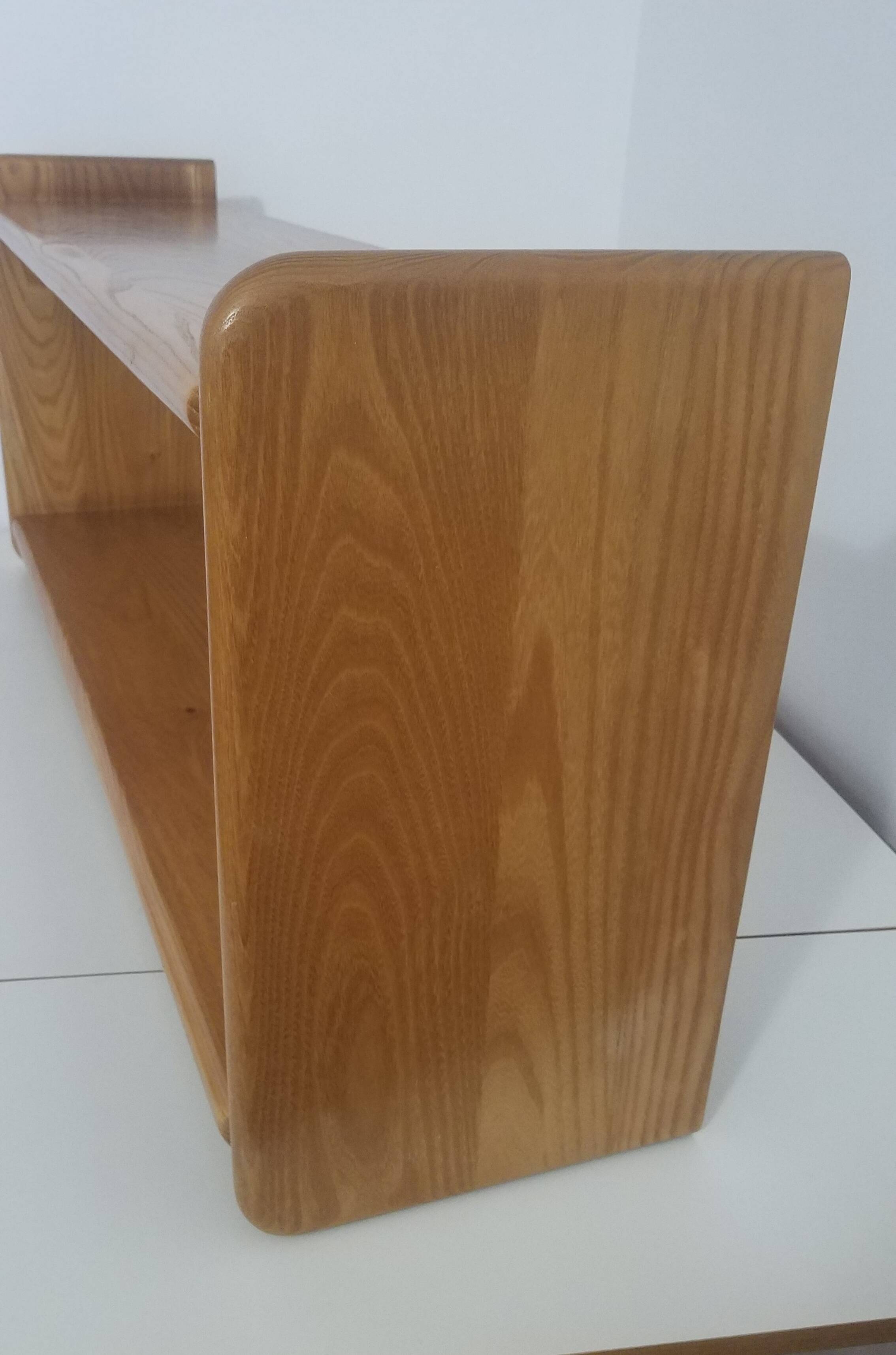 Solid elm shelves, vintage. Very good condition.